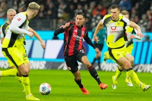 Pada sneg, a padaju i golovi u Nemačkoj, spektakl Ajtrahta i Dortmunda u Frakfurtu!