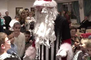 ''Crno-beli'' Deda Mraz stigao u Humsku