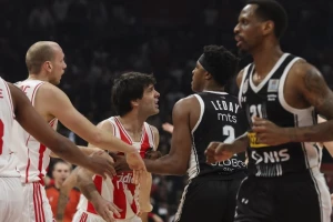 Jago heroj nad herojima - Zvezda "razbijala" Partizan, pa sve prosula i na kraju u drami dobila derbi!