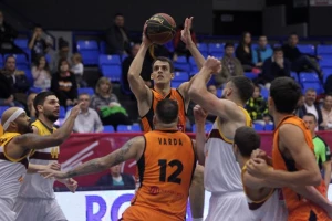 Varda gađa u centar, srpska košarka se pretvara u besmislicu: "Igrate se sa svetinjom, povucite ručnu!"