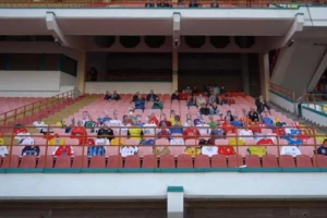 Sad je i definitivno, Belorusi su najluđi na svetu, kako da budete i ne budete u isto vreme na stadionu!