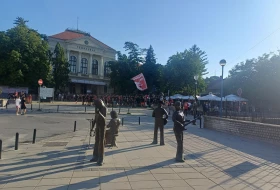 UŽIVO - Hiljade ''crvenih đavola'' stiže na evropski spektakl na ''Čika Daču'', spremna i koreografija
