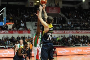Fener preko Karšijake do finala kupa