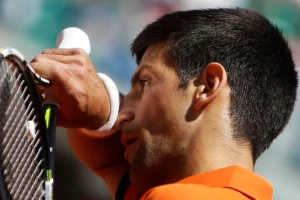 BRUKA - Novak izviždan zbog predaje meča!