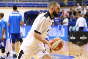 Đoko Šalić pozirao sa trofejom, a onda je proradila mašinica...
