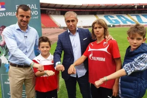 Đurovski i Luković savetovali mališane za projekat "Fudbal za prijateljstvo"