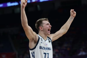 Otac Luke Dončića ''izdominirao'' tokom šampionskog slavlja