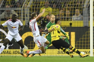Više nema neporaženih u Bundesligi, poraz Dortmunda u derbiju!