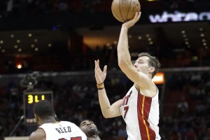 Lebron umalo da pokvari Popovu žurku, "zmaj" Dragić prelomio u Majamiju!
