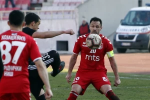 Kako izgleda Drinčićevo koleno posle meča sa Partizanom? A pogledajte i onaj ''slobodnjak'' iz drugog ugla...