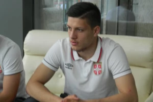 Jović već viđen u startnoj postavi Benfike, a onda...