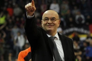 Dule, možeš da dovodiš igrače!