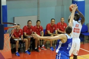 Zvezda se pobedom oprostila od Miluza