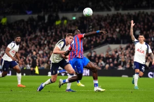 Navijači bežali sa tribina, Totenhem spreman za Čempionšip!