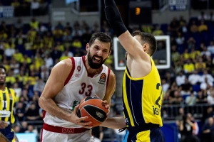 Drama sa srećnim krajem u Istanbulu - Sjajni Mirotić nedvoljan Armaniju, Fener slavi Vilbekina!