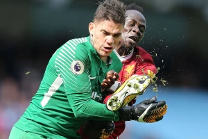 Ederson ČETIRI puta gurnuo Manea!