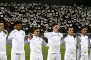 Vidi li UEFA ovo? Ili je engleskim navijačima dozvoljeno da vređaju Srbe...