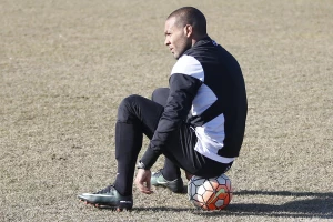 Everton Luiz je juče brutalno vređan, a onda u suzama zamolio javnost da kaže ''NE'' rasizmu! Ima li odgovora?