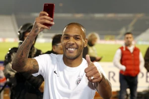 Zvanično - Potpisao Everton Luiz!