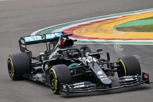 Hamilton pomera granice, Mercedesu nova titula!
