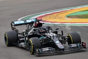 Mercedes nudi novi ugovor Hamiltonu!