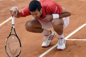 Novak - I boćanje kao priprema za Rolan Garos!