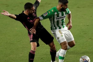 Jović neprimetan, Betis vodi!