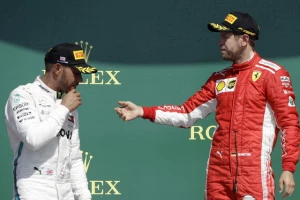 Fetel: ''Botas vozio kao lud'', Hamilton ima ironičnu poruku za ''Ferari''
