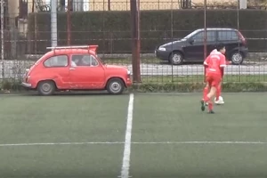 Hit scene iz Crne Gore - Šta radi ''fića'' na terenu?