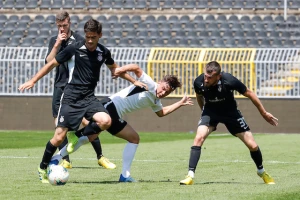 Savo pokazao i crveni karton, "beli" bolji od "crnih"!