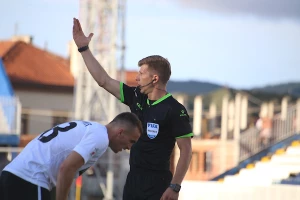 Šta se ovo dešava, da li je UEFA ''smenila'' Novaka Simovića?!