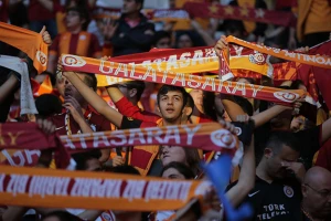 Galatasaraj primio gol sa pola terena, ali ne da prvo mesto