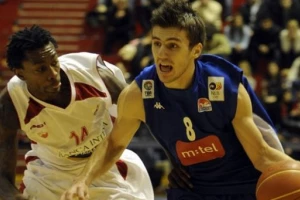 Tomas "out", Gordić "in"