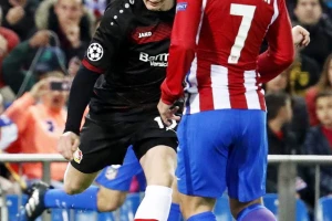 Pet klubova poslalo ponude za Grizmana, on se slikao sa novim dresom!