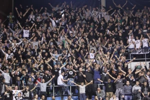 ''Grobari'': ''Crna Gora voli Partizan!''