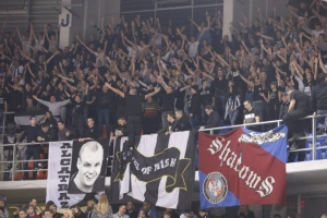 Počinje! Pesma ''Grobara'' i srpske zastave u Limožu!