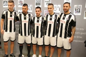 Ovo je dres Partizana za sezonu 2015/16