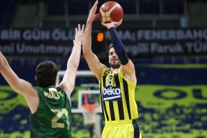 Fener slavio u derbiju, Gudurić opet među najboljima