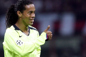Najavljeno - učinjeno, Barsa "šutnula" Ronaldinja!