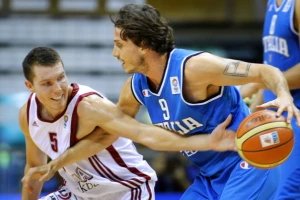 Bertans 'oblači' Armani