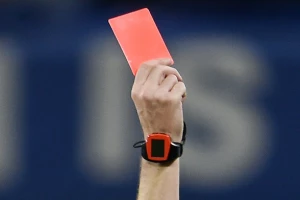 Suspendovan sudija koji se obrukao na meču Nant - PSŽ