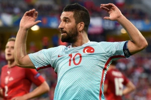 Arda Turan izbačen iz reprezentacije, divljao na Savez zbog jedne osobe u avionu!