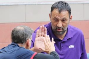 Uvređeni košarkaš Sakramenta pokazao Divcu šta mu treba!