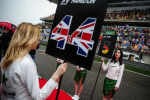 Hamilton uz rame Alanu Prostu