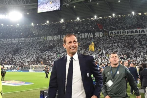 Hendikep za Juve, povredio se trener...