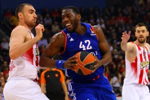 Efes "zaključao" Danstona?