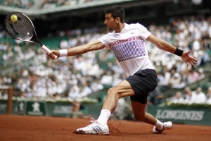 RG - Novak se namučio, do 1/8 finala posle PET setova!