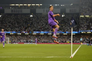 Dirljivo - Ronaldo potrčao u zagrljaj svom fudbalskom ocu!