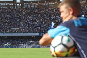 Podrhtava Napulj - Ronaldo kao Maradona?