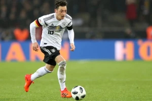 "Nestao" Mesut Ozil!